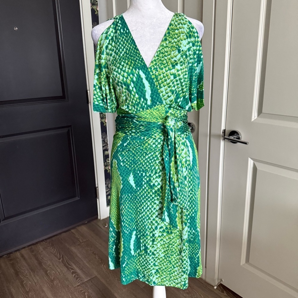 Diane Von Furstenberg Teal and Green Snakeskin Flutter Sleeve Wrap Dress Size 6